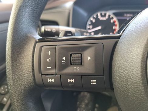 Used 2023 Nissan Rogue SV image 17