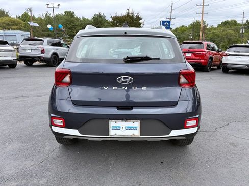Used 2021 Hyundai Venue FWD image 6