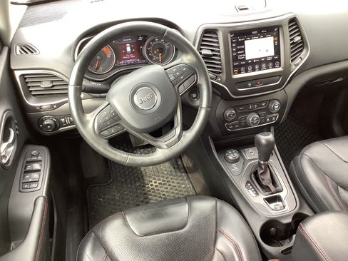Used 2019 Jeep Cherokee Trailhawk AWD/4WD image 11