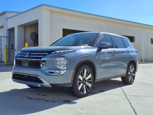 Used 2026 Mitsubishi Outlander SE FWD image 1