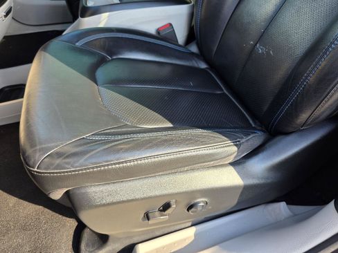 Used 2021 Chrysler Pacifica Touring-L FWD image 33