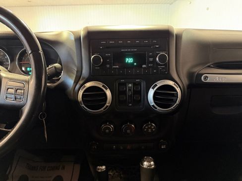 Used 2014 Jeep Wrangler Unlimited Sahara image 26
