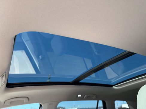 Used 2025 Volkswagen Atlas SE image 13