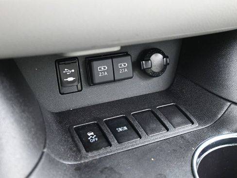 Used 2019 Toyota Highlander LE image 25