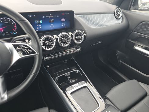 Used 2025 Mercedes-Benz GLA 250 4MATIC image 23
