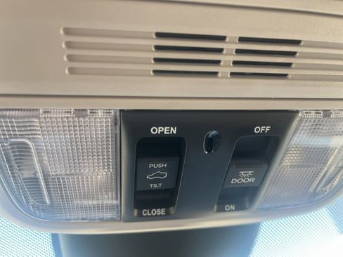 Used 2026 Honda Odyssey Touring image 19