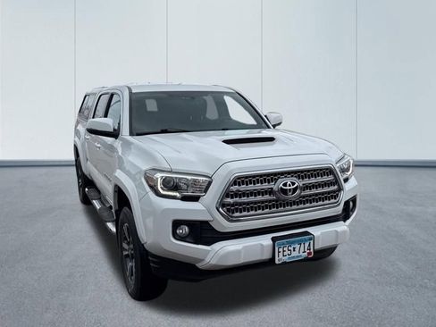 Used 2016 Toyota Tacoma TRD Sport w/ Towing Package image 13