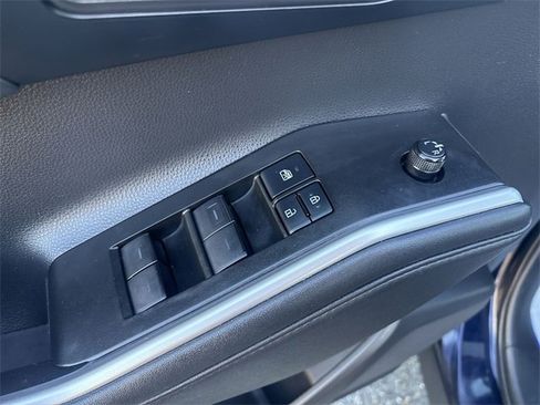 Used 2021 Toyota Highlander XLE image 24