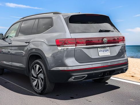 Used 2024 Volkswagen Atlas SE AWD/4WD image 7