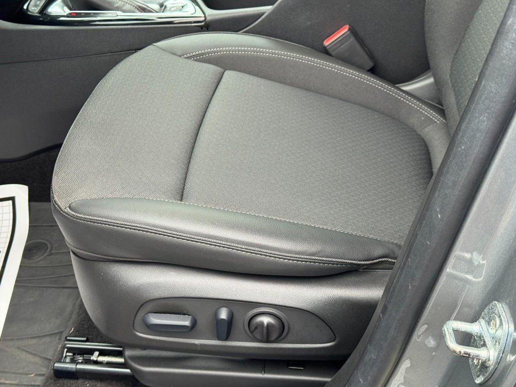 Certified 2023 Buick Encore GX Preferred w/ Cold Weather Comfort Package AWD/4WD image 16