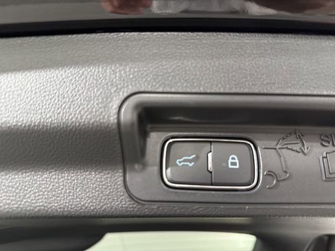 Used 2023 Ford Explorer XLT RWD image 11