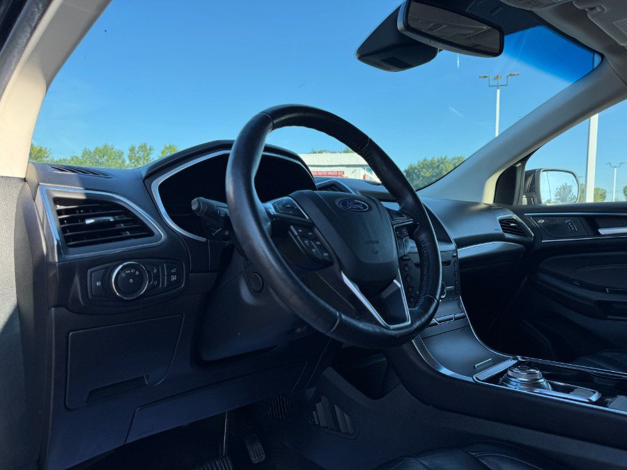 Used 2019 Ford Edge Titanium w/ Cold Weather Package AWD/4WD image 14