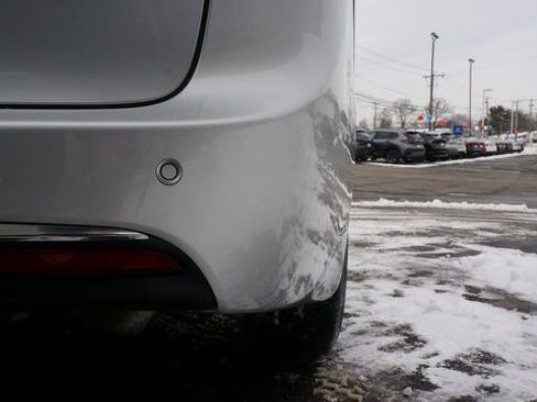 Used 2024 Chrysler Pacifica Touring-L image 87