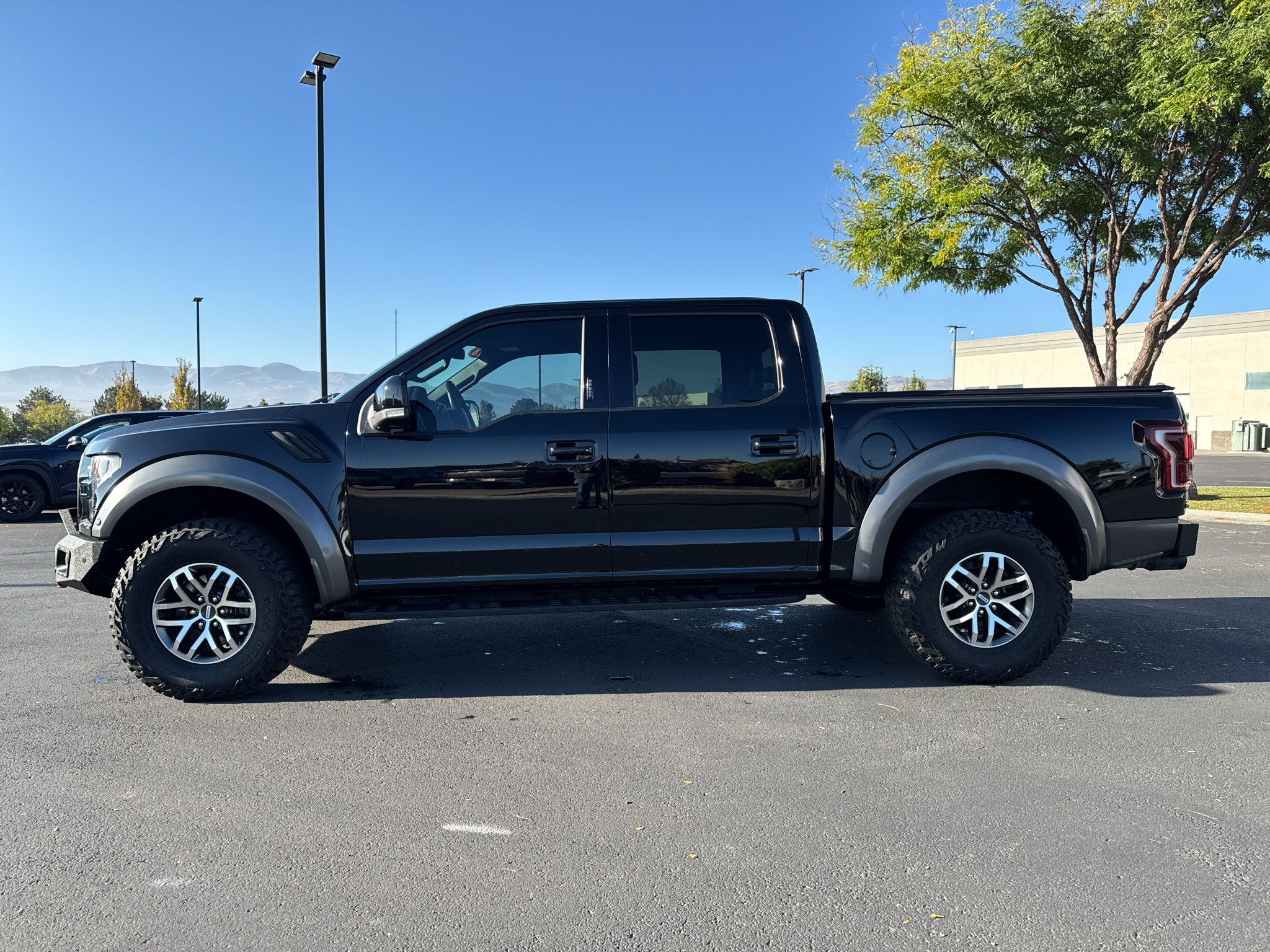 Used 2018 Ford F150 Raptor w/ Equipment Group 802A Luxury AWD/4WD image 4
