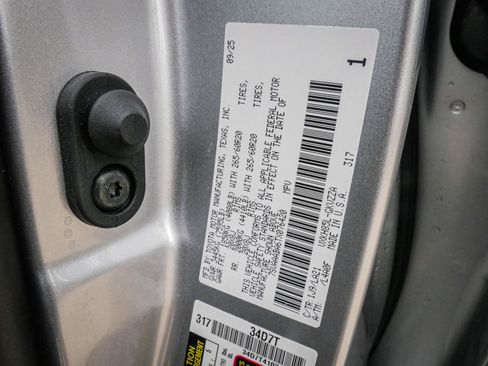 Used 2026 Toyota Sequoia Platinum AWD/4WD image 36