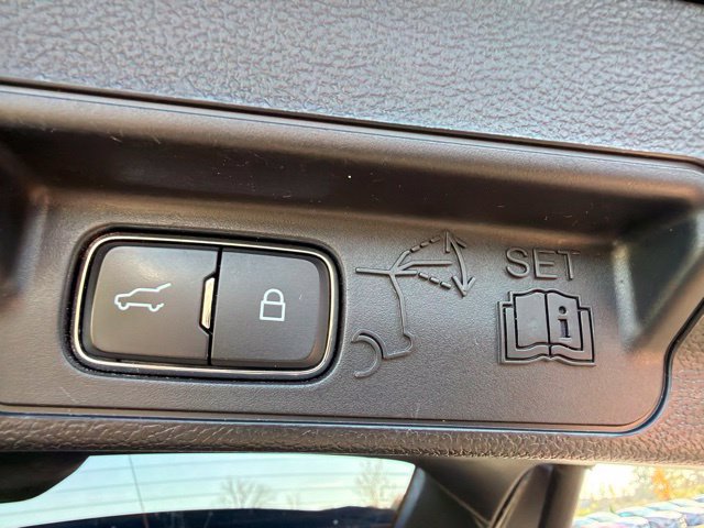 Used 2020 Ford Explorer XLT w/ Equipment Group 202A AWD/4WD image 12