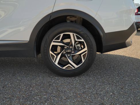 Used 2023 Kia Sportage LX FWD image 7