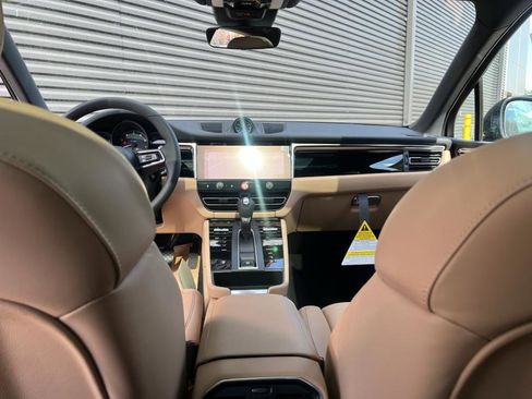 Certified 2025 Porsche Macan image 25