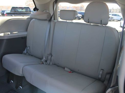 Used 2020 Toyota Sienna XLE w/ XLE Navigation Package image 12