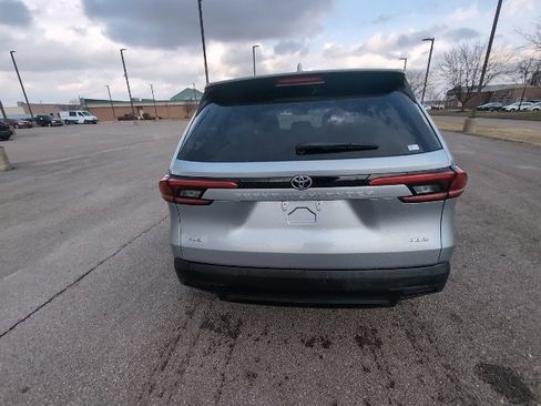 Used 2024 Toyota Grand Highlander XLE image 4