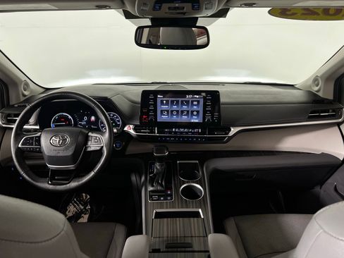 Certified 2023 Toyota Sienna Limited image 29