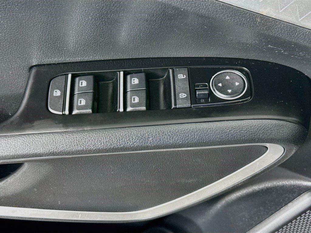 Used 2025 Kia Soul LX FWD image 22