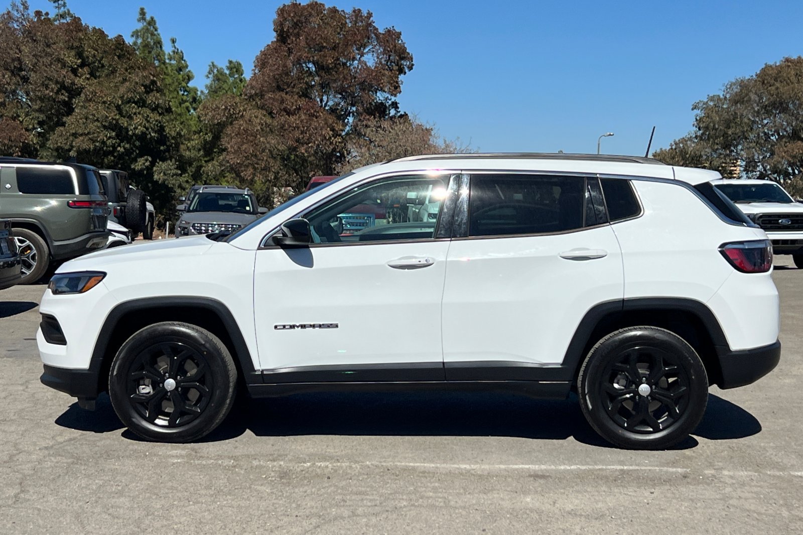 Used 2024 Jeep Compass Latitude AWD/4WD image 7