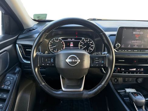 Used 2025 Nissan Rogue SV AWD/4WD image 14