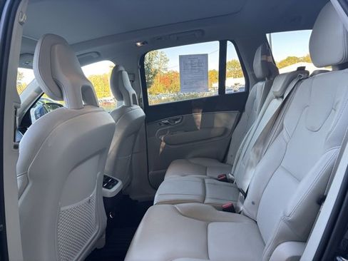 Used 2020 Volvo XC90 T6 Momentum w/ Protection Package Premier image 17