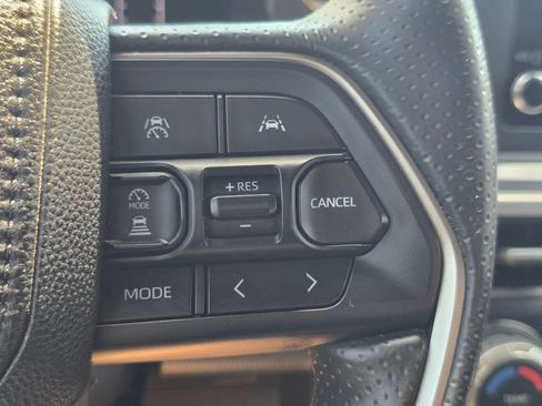 Used 2025 Toyota 4Runner SR5 AWD/4WD image 59