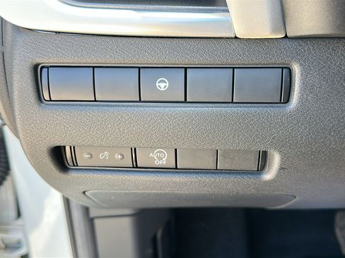Used 2023 Nissan Rogue SV AWD/4WD image 13