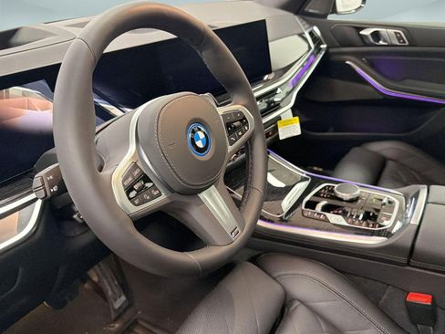 Used 2026 BMW X5 xDrive50e w/ M Sport Package AWD/4WD image 4