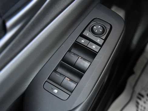 Used 2025 Toyota Prius LE image 34