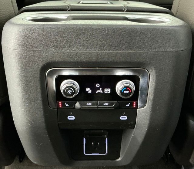 Used 2022 GMC Yukon Denali RWD image 18