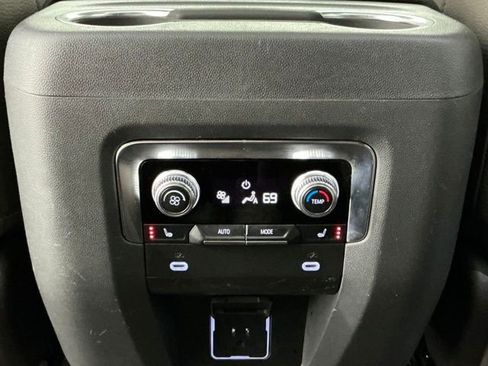Used 2022 GMC Yukon Denali RWD image 18