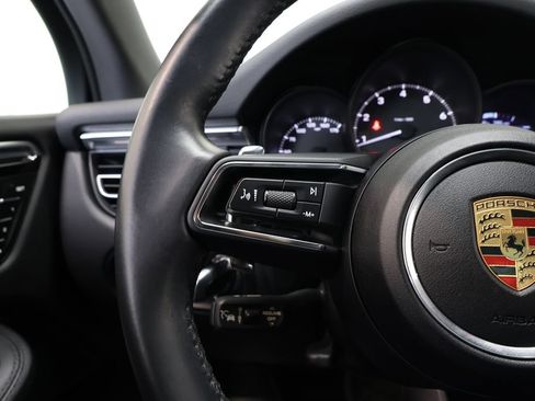 Used 2023 Porsche Macan AWD/4WD image 27