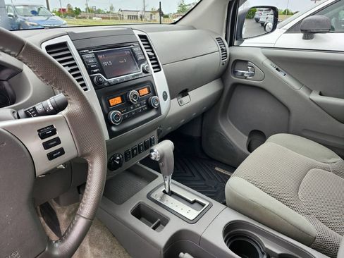 Used 2016 Nissan Frontier SV w/ SV Value Truck Package AWD/4WD image 8