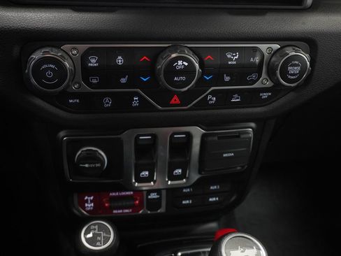 Used 2024 Jeep Wrangler Willys image 35