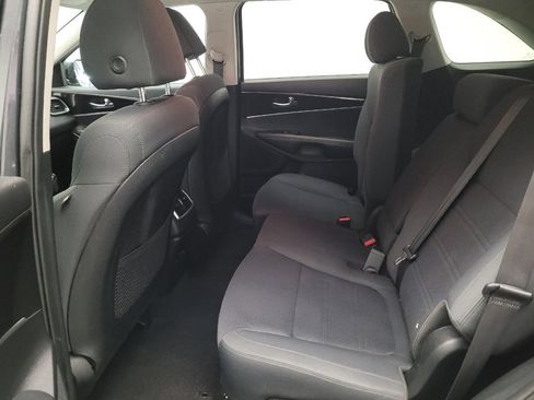 Used 2020 Kia Sorento LX image 18