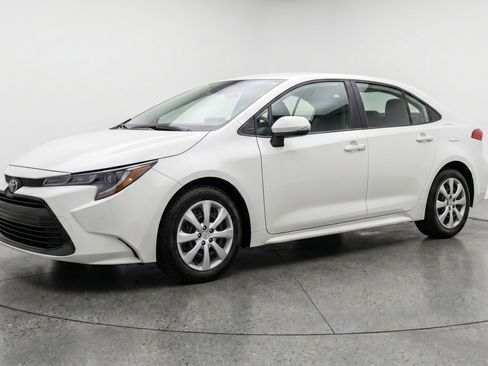Used 2025 Toyota Corolla LE FWD image 3