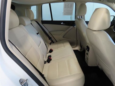 Used 2017 Volkswagen Tiguan S FWD image 33