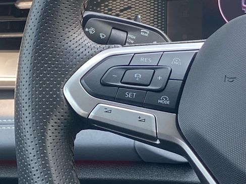 Used 2025 Volkswagen Tiguan SE R-Line AWD/4WD image 7