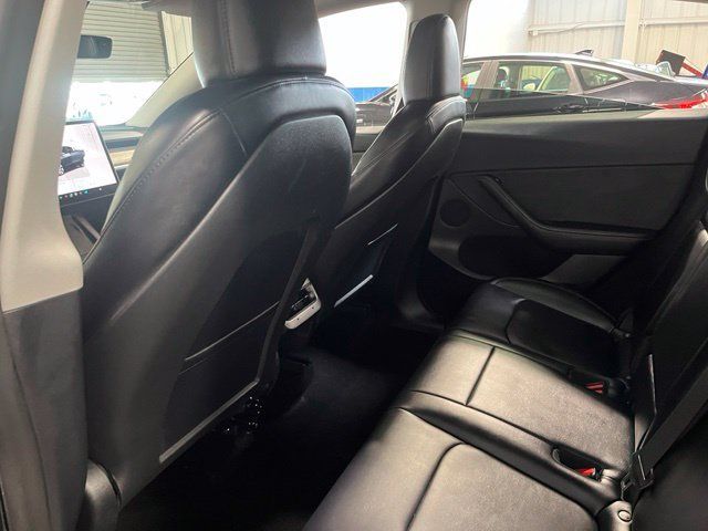 Used 2024 Tesla Model Y Long Range AWD/4WD image 18