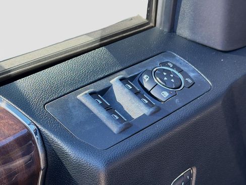 Used 2016 Ford F150 Platinum w/ Technology Package image 21