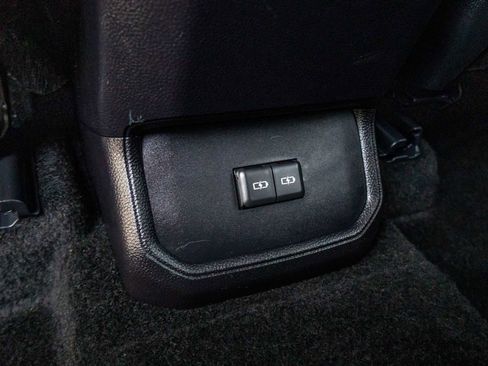 Used 2025 Toyota Highlander XLE FWD image 23