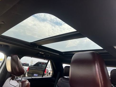 Used 2020 Ford Explorer Platinum w/ Premium Technology Package image 12