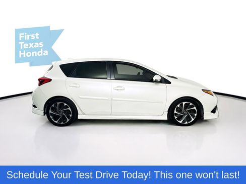 Used 2017 Toyota Corolla iM image 9