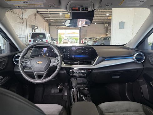 Used 2025 Chevrolet Trax LT FWD image 31