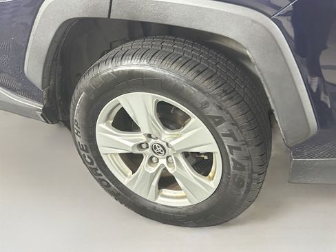 Used 2020 Toyota RAV4 XLE FWD image 11