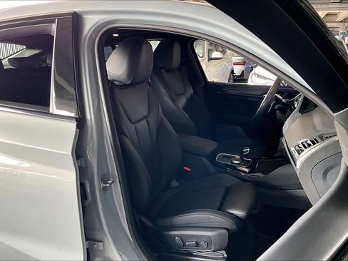 Used 2025 BMW X4 xDrive30i w/ Premium Package image 8